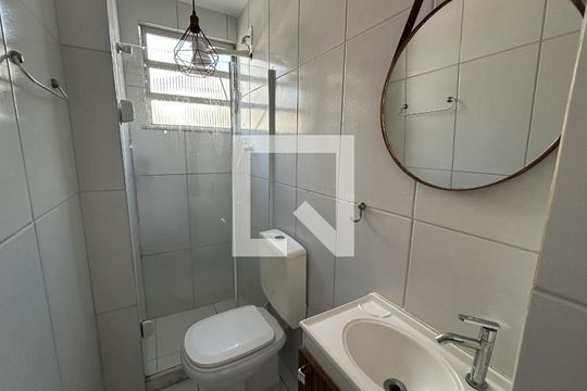 Banheiro de apartamento para alugar com 1 quarto, 45m² em Méier, Rio de Janeiro