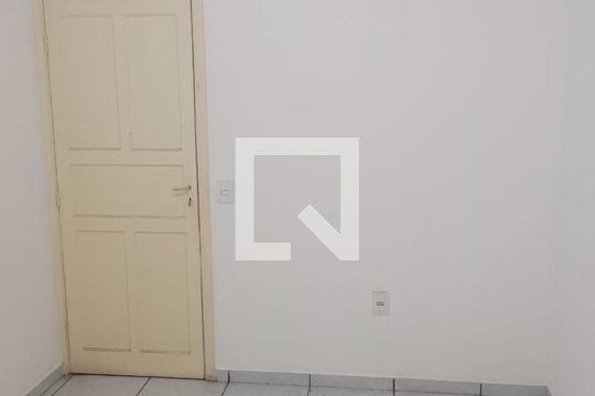 Quarto de casa para alugar com 2 quartos, 55m² em Conceição, Osasco