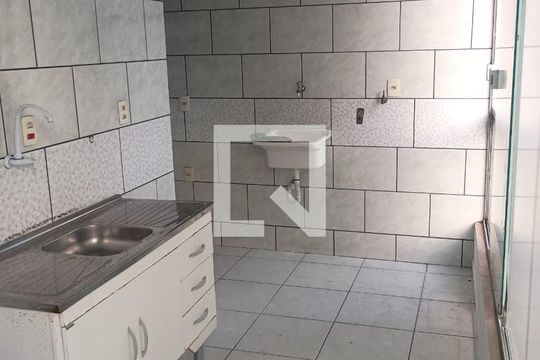Cozinha de casa para alugar com 2 quartos, 55m² em Conceição, Osasco