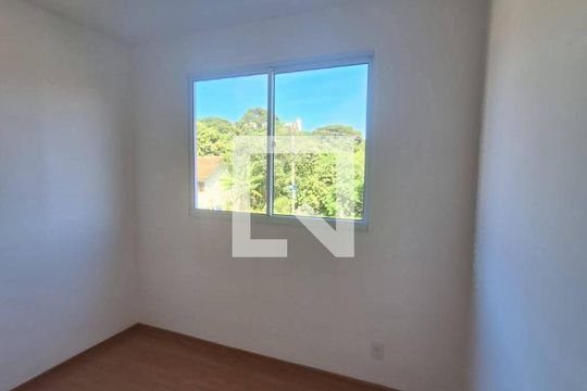 Quarto de apartamento para alugar com 2 quartos, 40m² em Cavalhada, Porto Alegre