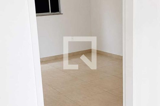 Quarto de casa para alugar com 2 quartos, 70m² em Guaratiba, Rio de Janeiro