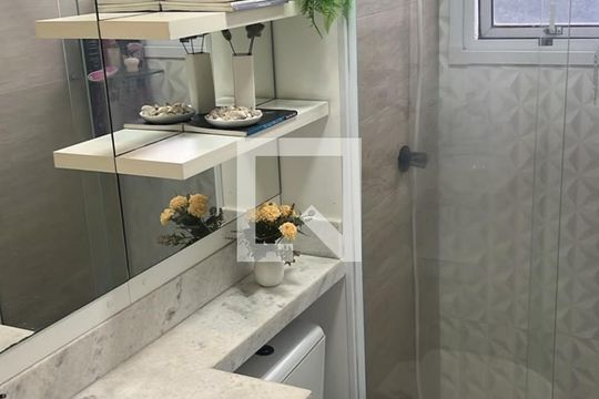 Banheiro de apartamento para alugar com 2 quartos, 56m² em Jardim do Líbano, Barueri