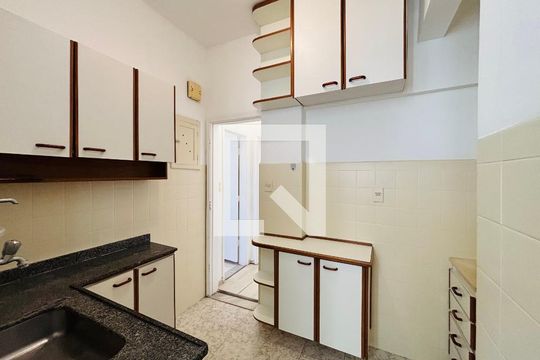 Cozinha de apartamento para alugar com 2 quartos, 70m² em Botafogo, Rio de Janeiro