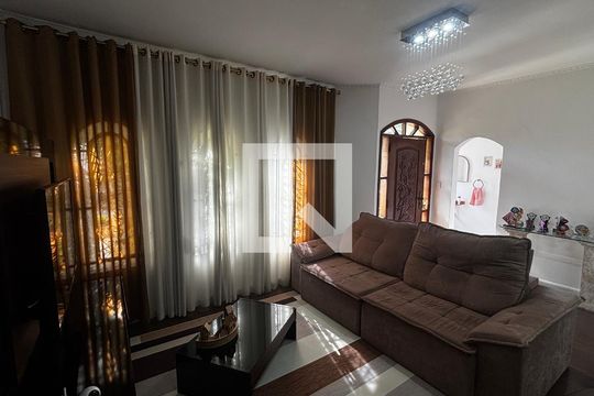 Sala de casa à venda com 3 quartos, 207m² em Vila Metalúrgica, Santo André