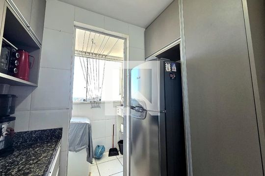Cozinha de apartamento à venda com 3 quartos, 90m² em Jardim Guanabara, Belo Horizonte
