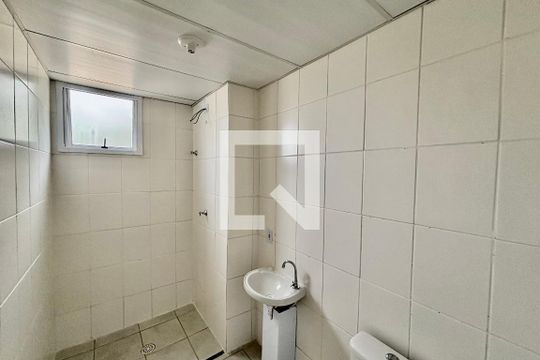 Banheiro  de apartamento para alugar com 2 quartos, 49m² em Jardim Lourdes, Ferraz de Vasconcelos