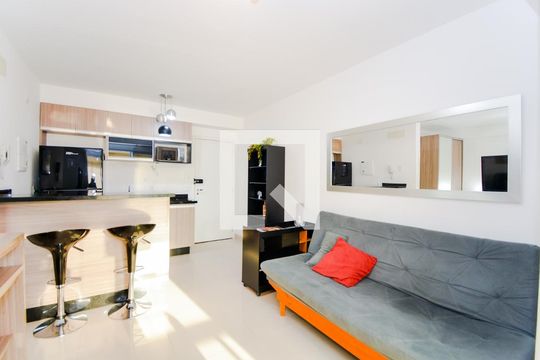 Sala de kitnet/studio para alugar com 1 quarto, 37m² em Portal dos Gramados, Guarulhos