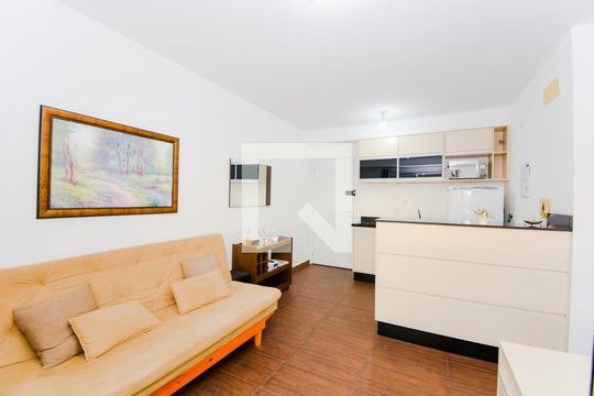 Sala de kitnet/studio para alugar com 1 quarto, 38m² em Portal dos Gramados, Guarulhos