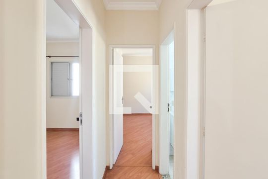 corredor de apartamento para alugar com 3 quartos, 68m² em Planalto, São Bernardo do Campo