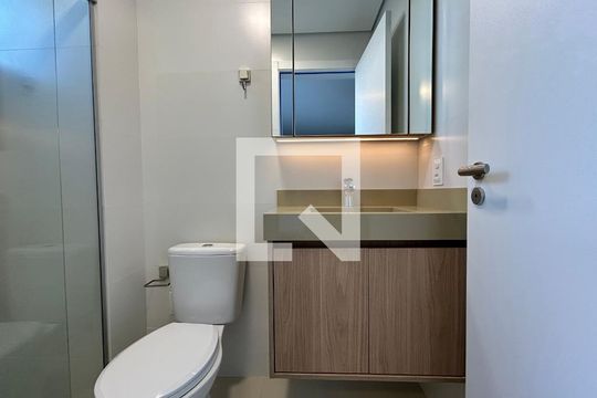 Banheiro suíte de apartamento para alugar com 1 quarto, 46m² em Santo Antonio de Lisboa, Florianópolis