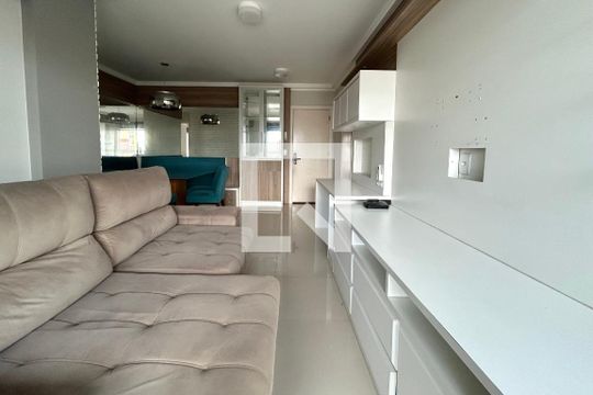 Sala de apartamento para alugar com 2 quartos, 77m² em Barreiros, São José