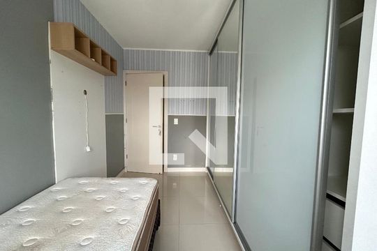 Quarto de apartamento para alugar com 2 quartos, 77m² em Barreiros, São José