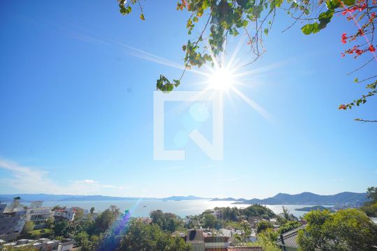 Casa para alugar com 3 quartos, 300m² em Centro, Florianópolis
