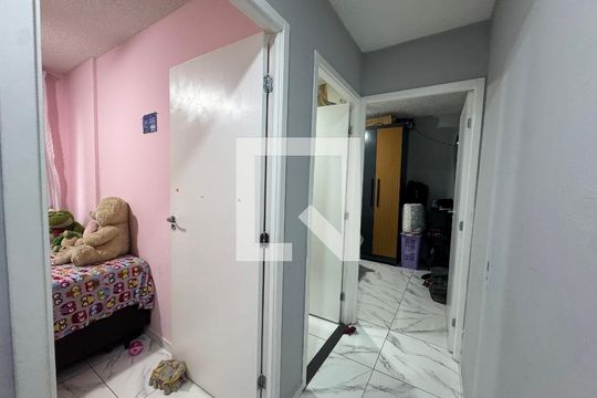 Corredor de apartamento para alugar com 2 quartos, 41m² em Jardim Gilda Maria, São Paulo