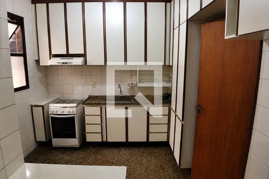 Cozinha de apartamento para alugar com 3 quartos, 130m² em Funcionários, Belo Horizonte
