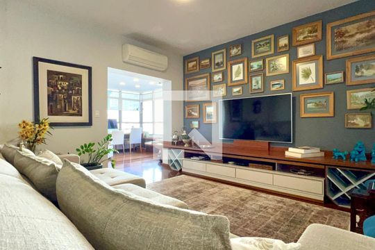 Sala de TV de apartamento para alugar com 4 quartos, 202m² em Paraíso, São Paulo