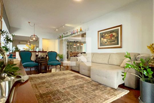 Sala de TV de apartamento para alugar com 4 quartos, 202m² em Paraíso, São Paulo