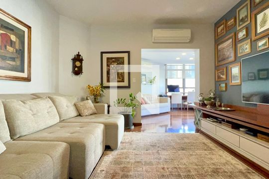 Sala de TV de apartamento para alugar com 4 quartos, 202m² em Paraíso, São Paulo
