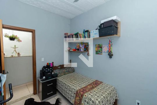 Quarto de casa para alugar com 2 quartos, 85m² em Solar do Barreiro, Belo Horizonte