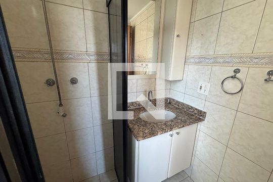 Banheiro da Suíte de apartamento para alugar com 3 quartos, 72m² em Continental, Osasco