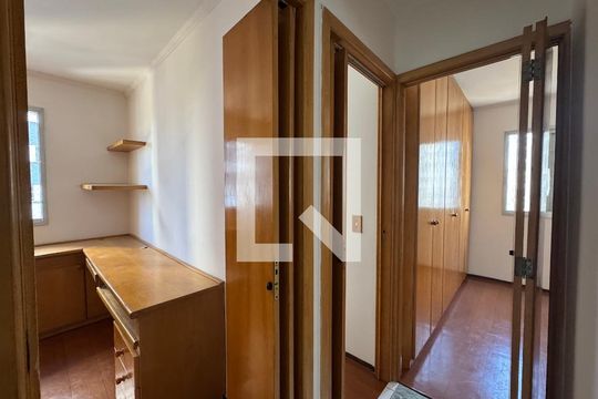 Corredor de apartamento para alugar com 3 quartos, 72m² em Continental, Osasco