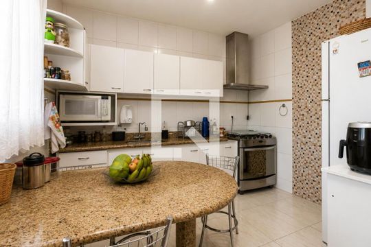 Apartamento à venda com 4 quartos, 180m² em Santa Cruz, Belo Horizonte