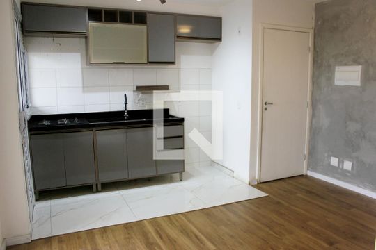 Sala e cozinha de apartamento para alugar com 2 quartos, 42m² em Vila Rosalia, Guarulhos