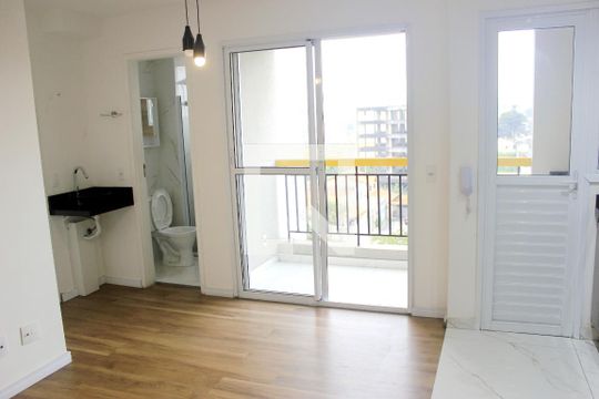 Sala e cozinha de apartamento para alugar com 2 quartos, 42m² em Vila Rosalia, Guarulhos