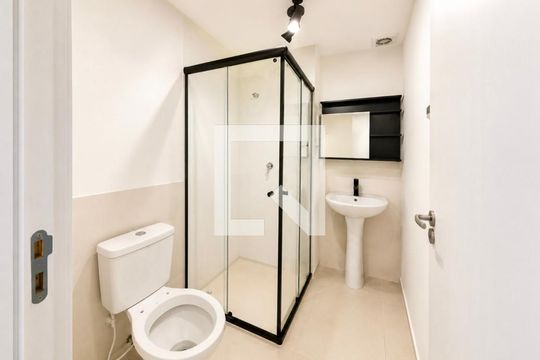 Banheiro de apartamento para alugar com 2 quartos, 50m² em Várzea das Mocas, São Gonçalo