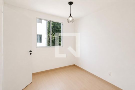 Quarto de apartamento para alugar com 2 quartos, 50m² em Várzea das Mocas, São Gonçalo