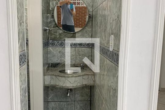Banheiro de casa para alugar com 3 quartos, 212m² em Jardim Presidente Dutra, Guarulhos
