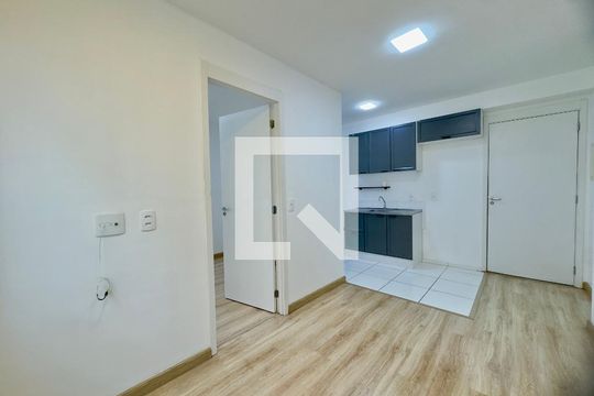 Sala de apartamento para alugar com 2 quartos, 38m² em Vila das Bandeiras, Guarulhos