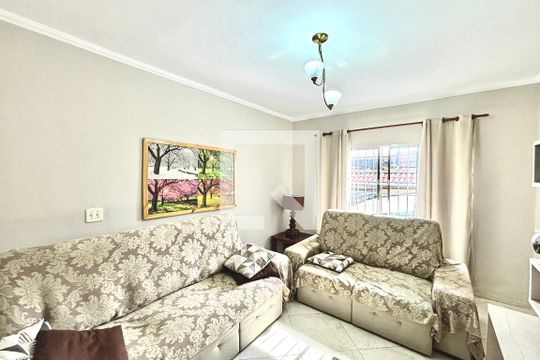 Sala de casa para alugar com 3 quartos, 120m² em Jardim Lajeado, Ferraz de Vasconcelos