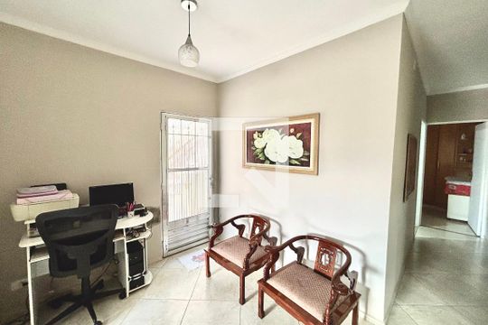 Escritório de casa para alugar com 3 quartos, 120m² em Jardim Lajeado, Ferraz de Vasconcelos