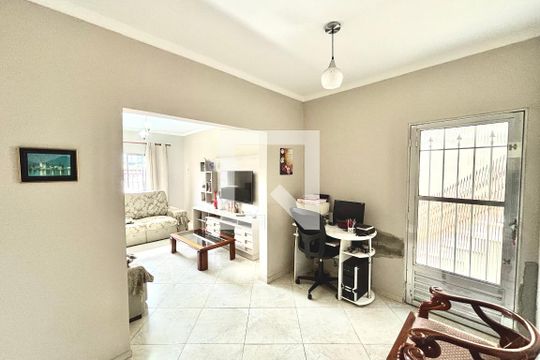 Escritório de casa para alugar com 3 quartos, 120m² em Jardim Lajeado, Ferraz de Vasconcelos