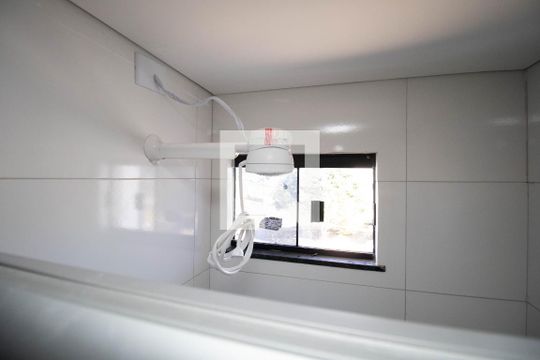 Banheiro da Suíte 1 de apartamento para alugar com 2 quartos, 65m² em Conjunto 21, Brasília