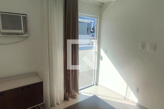 Quarto de apartamento para alugar com 2 quartos, 50m² em Recreio dos Bandeirantes, Rio de Janeiro
