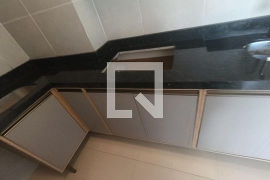 Cozinha de apartamento para alugar com 2 quartos, 38m² em Jardim São Luís, São Paulo