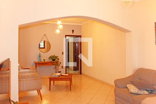 Casa à venda com 3 quartos, 300m² em Capela, Vinhedo