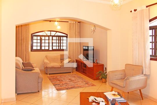 Casa à venda com 3 quartos, 300m² em Capela, Vinhedo