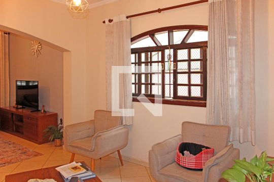 Casa à venda com 3 quartos, 300m² em Capela, Vinhedo