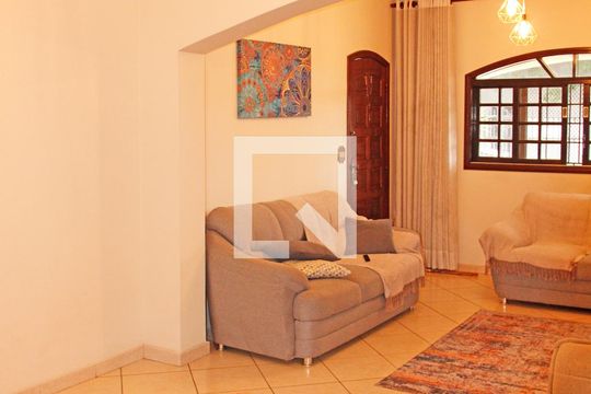 Casa à venda com 3 quartos, 300m² em Capela, Vinhedo