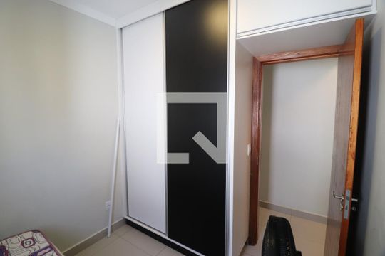 Quarto 1 de apartamento para alugar com 2 quartos, 45m² em Santa Mônica, Uberlândia