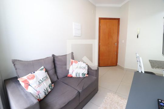 Sala de apartamento para alugar com 2 quartos, 45m² em Santa Mônica, Uberlândia