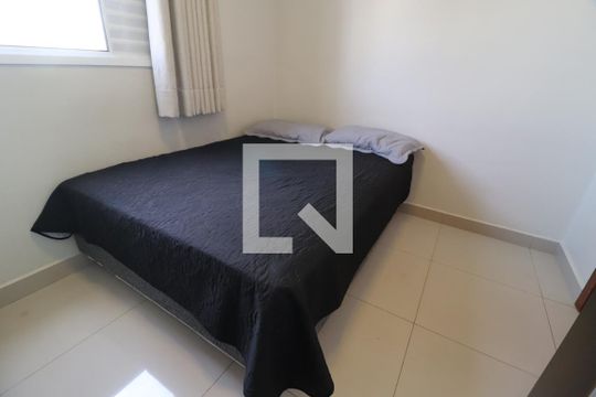 Quarto 2 - Suíte de apartamento para alugar com 2 quartos, 45m² em Santa Mônica, Uberlândia