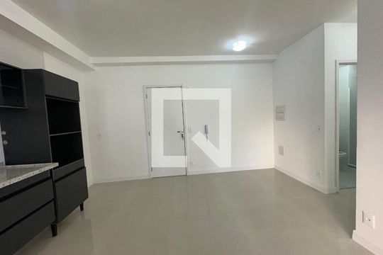 Sala de apartamento para alugar com 2 quartos, 48m² em Vila Engenho Novo, Barueri