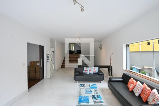 Casa para alugar com 6 quartos, 690m² em Jardim Vitoria Regia (zona Oeste), São Paulo