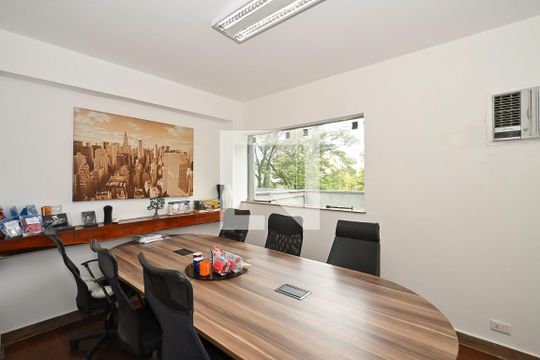 Escritório de casa para alugar com 6 quartos, 690m² em Jardim Vitoria Regia (zona Oeste), São Paulo