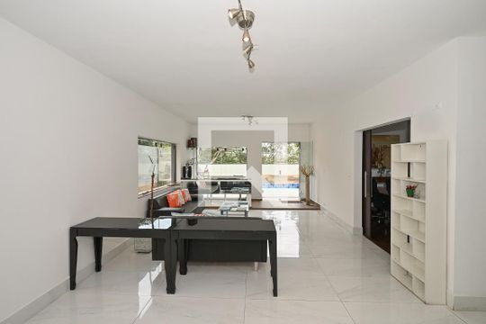Casa para alugar com 6 quartos, 690m² em Jardim Vitoria Regia (zona Oeste), São Paulo