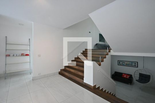 Hall de Entrada de casa para alugar com 6 quartos, 690m² em Jardim Vitoria Regia (zona Oeste), São Paulo